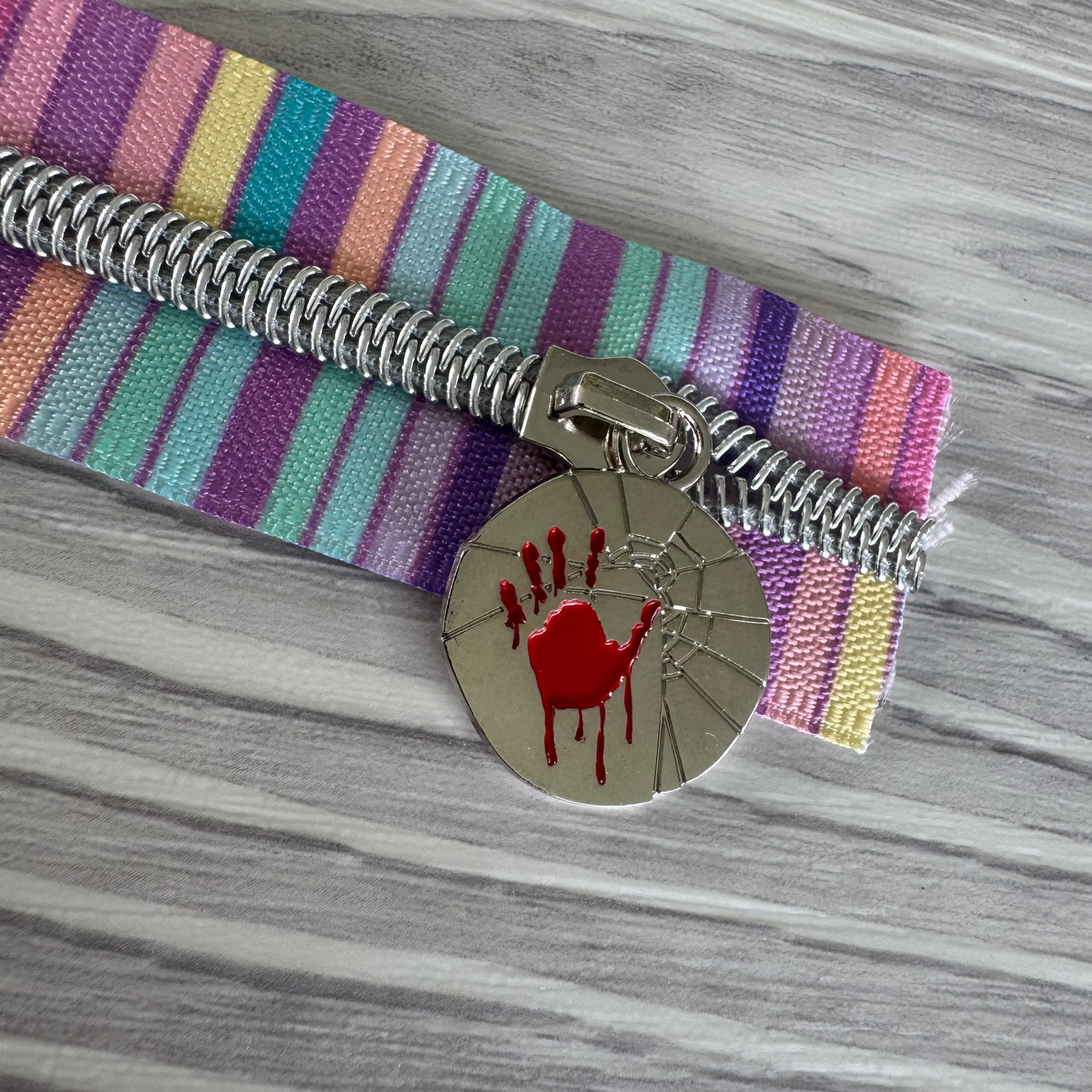 #5 Smashed mirror horror zipper pull Silver