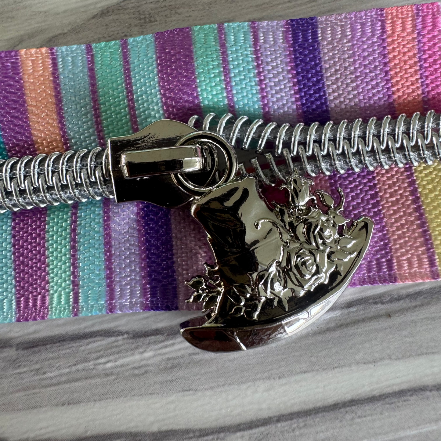 #5 Witches hat zipper pull silver