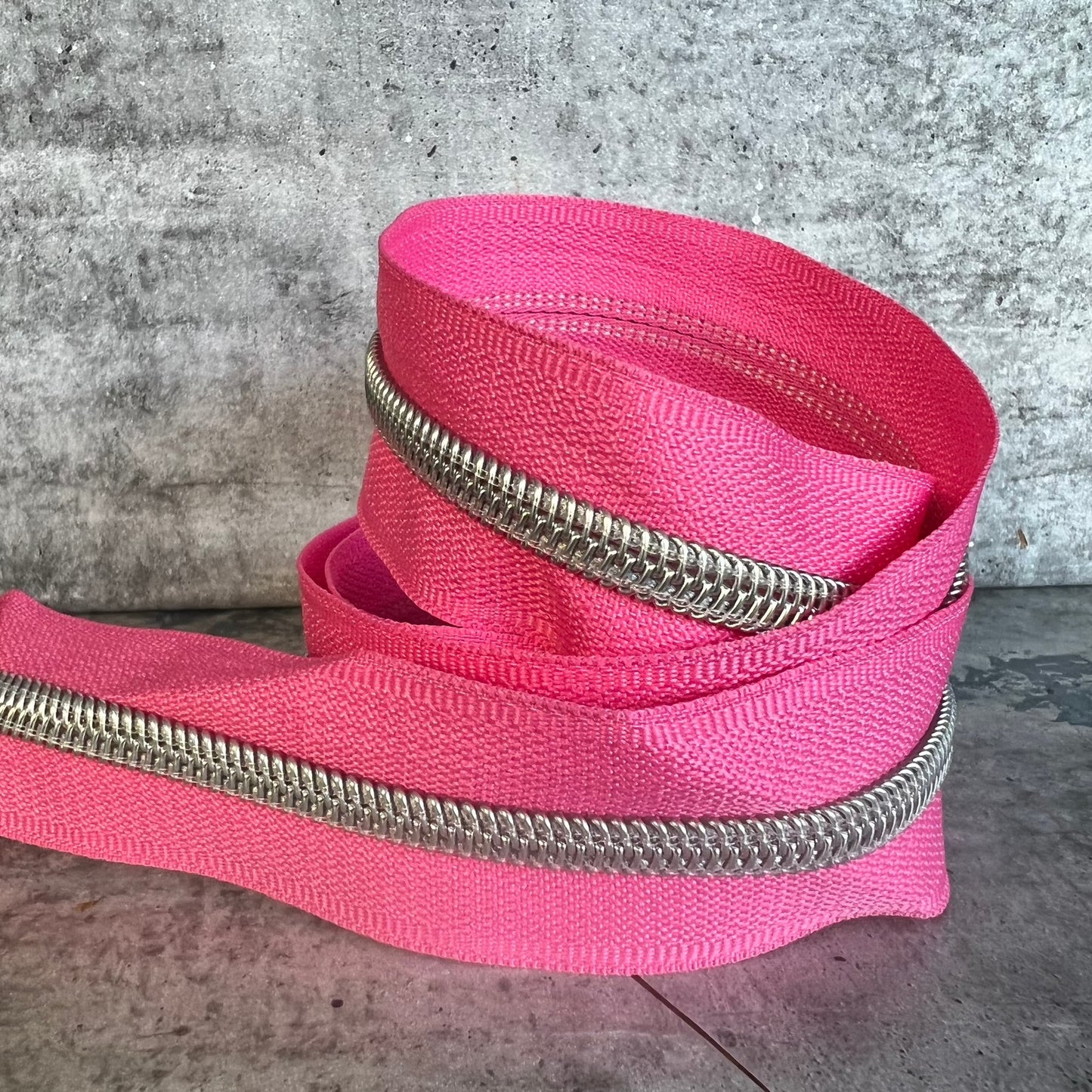 #5 zipper tape pink