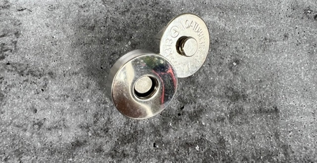 18mm Magnetic snap closure