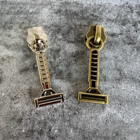#5 zipper pulls disposable razor