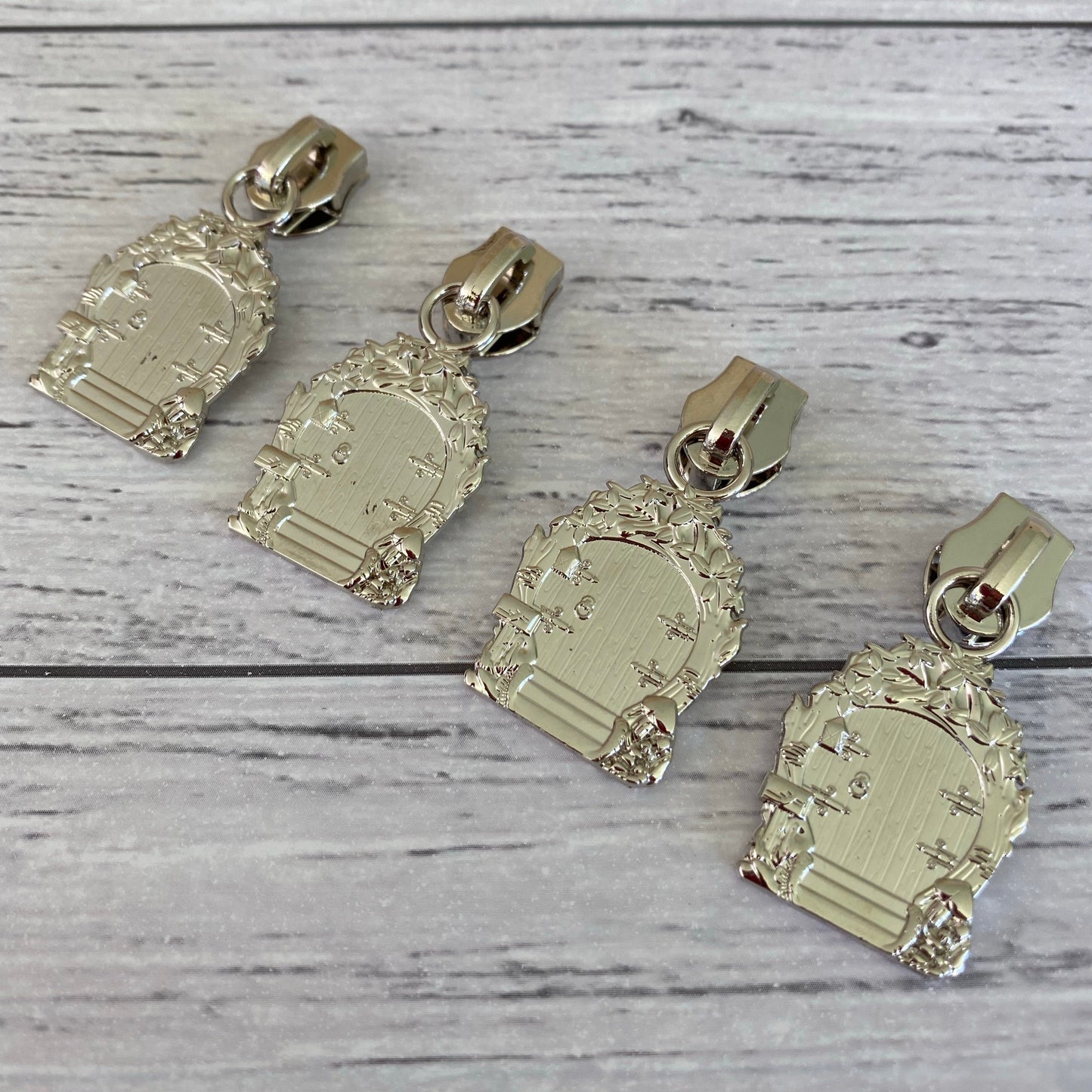 #5 Fairy Door Zipper Pull Silver