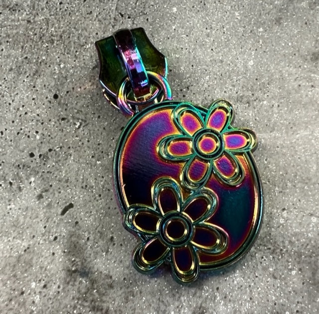#5 Zipper pull twin daisies silver, rainbow and gunmetal