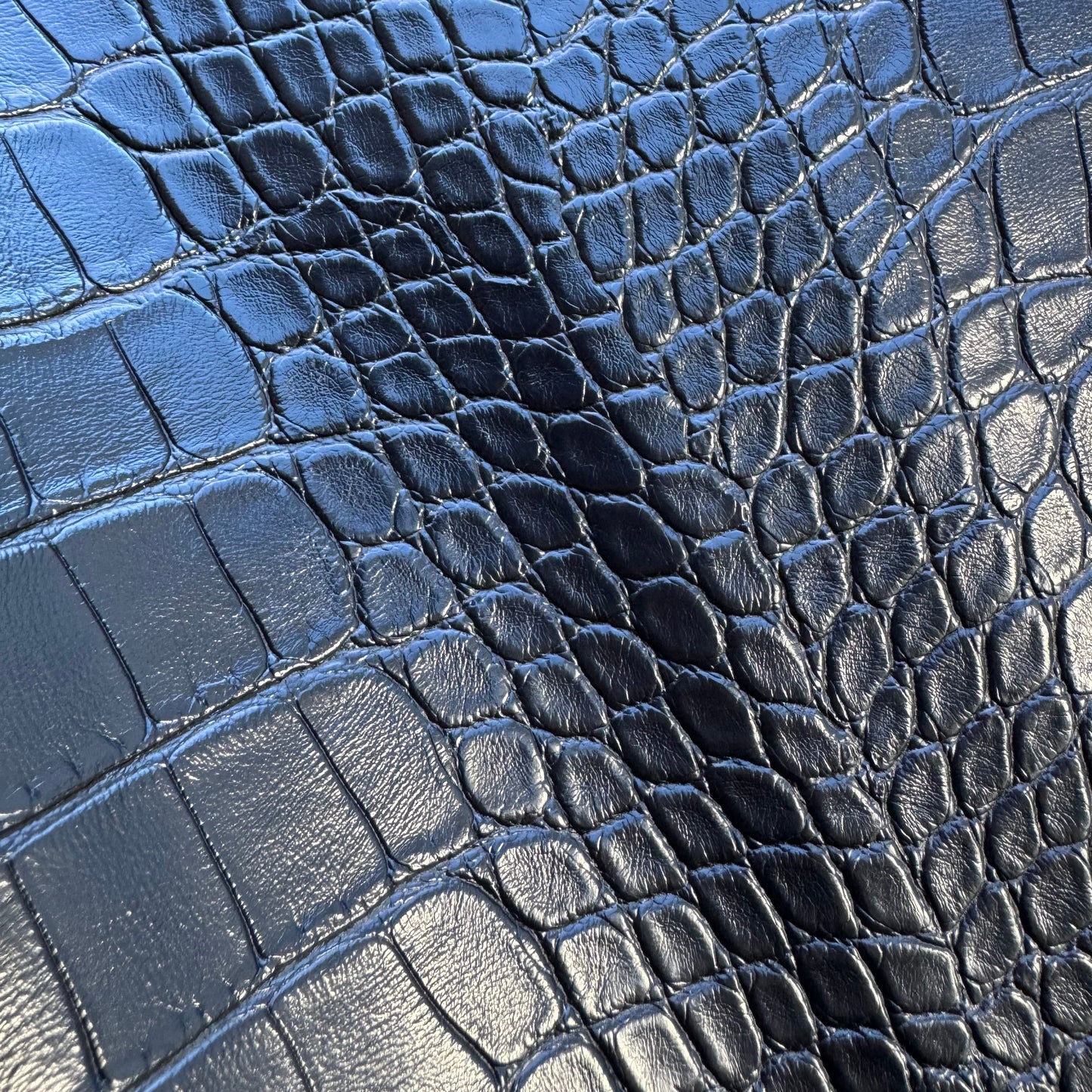 Croc texture classic black