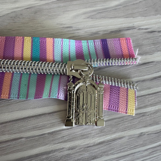 #5 Zipper Pull Cemetery gates silver