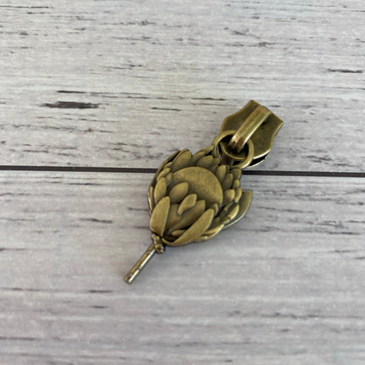 #5 Protea Zipper Pull bronze